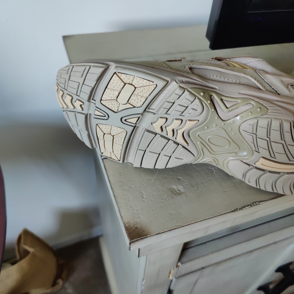 Bionic sneakers - Picture 5 of 6